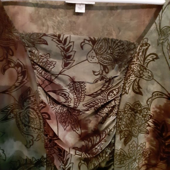 2 beautiful tops, very comfortable and feminine - Picture 7 of 8